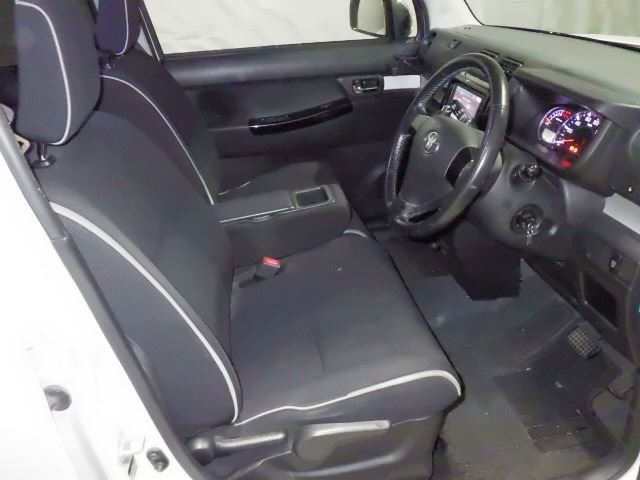 TOYOTA PIXIS SPACE 2015