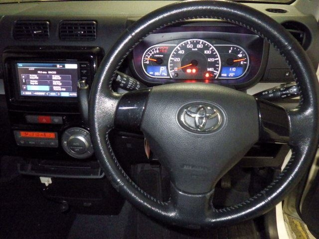 TOYOTA PIXIS SPACE 2015