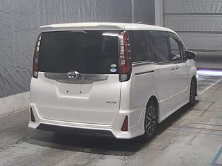 TOYOTA NOAH 2016