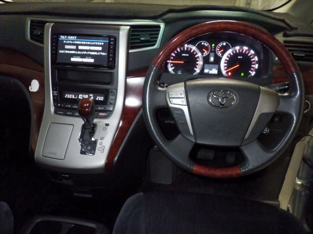 TOYOTA VELLFIRE 2008