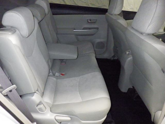 TOYOTA PRIUS ALPHA 2012