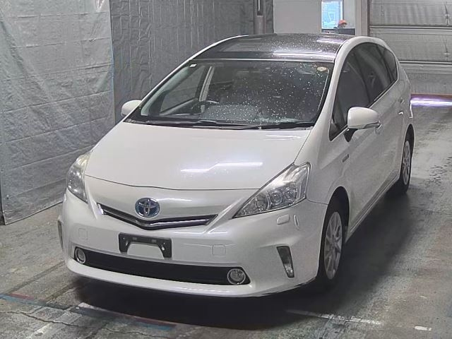 TOYOTA PRIUS ALPHA 2012