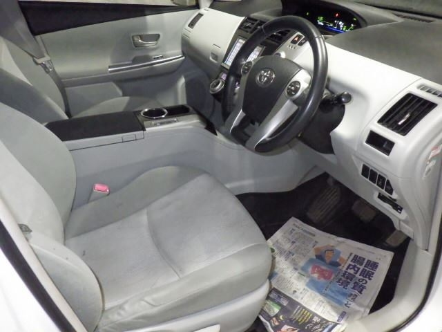 TOYOTA PRIUS ALPHA 2012