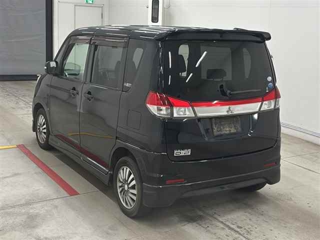 MITSUBISHI DELICA D2 2011