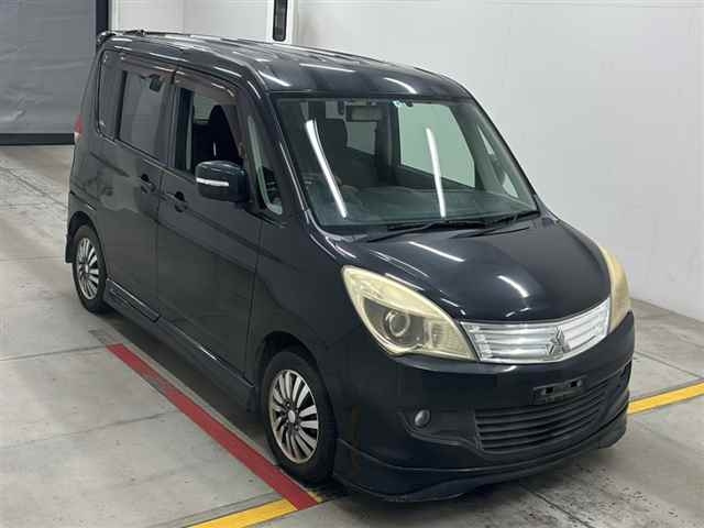 MITSUBISHI DELICA D2 2011