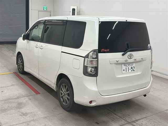 TOYOTA VOXY 2008