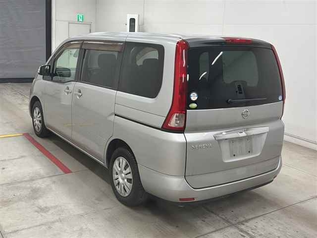 NISSAN SERENA 2010