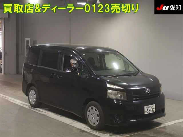 TOYOTA VOXY 2009