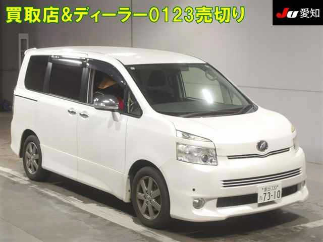 TOYOTA VOXY 2009