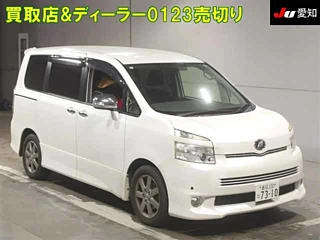 TOYOTA VOXY 2009