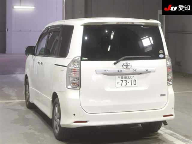 TOYOTA VOXY 2009
