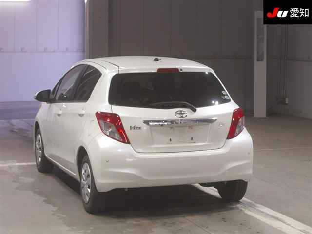 TOYOTA VITZ 2013