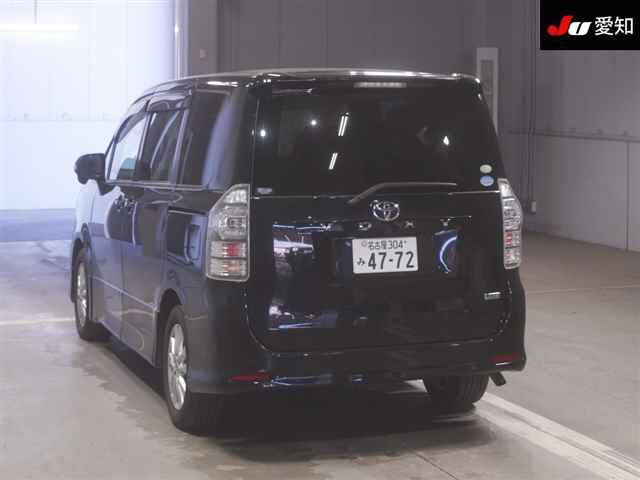 TOYOTA VOXY 2010