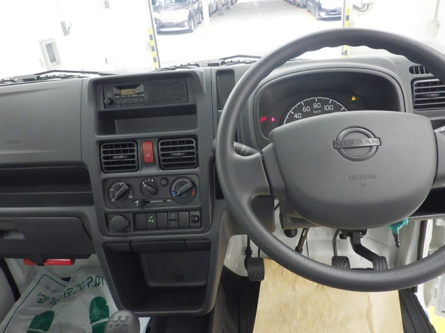 NISSAN CLIPPER TRUCK 2025