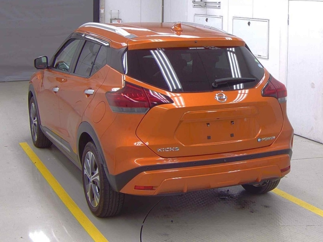 NISSAN KIX 2020