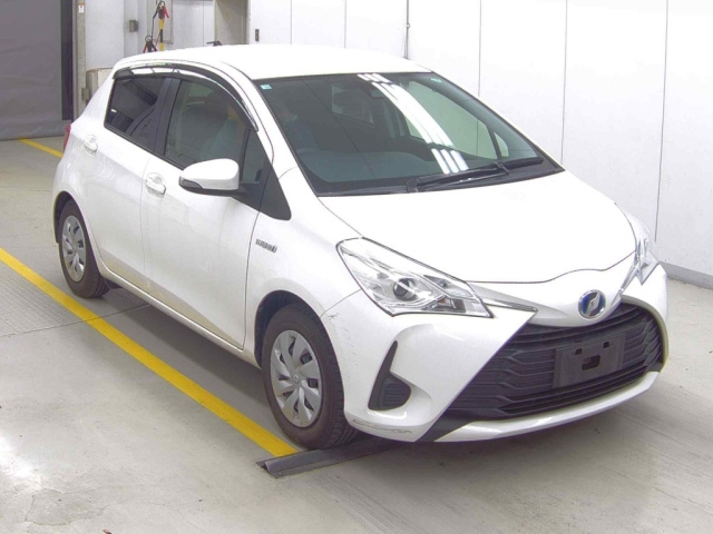 TOYOTA VITZ 2018
