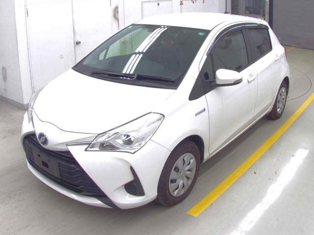 TOYOTA VITZ 2018