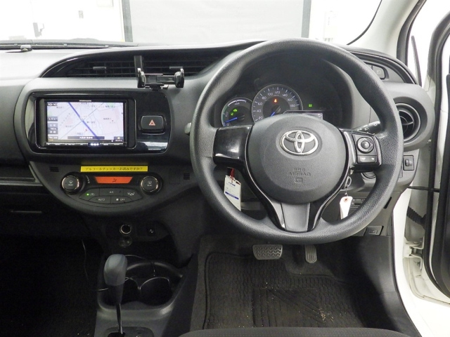 TOYOTA VITZ 2018