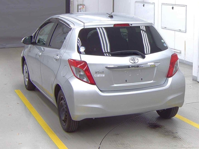 TOYOTA VITZ 2012