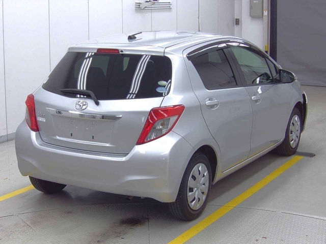 TOYOTA VITZ 2012