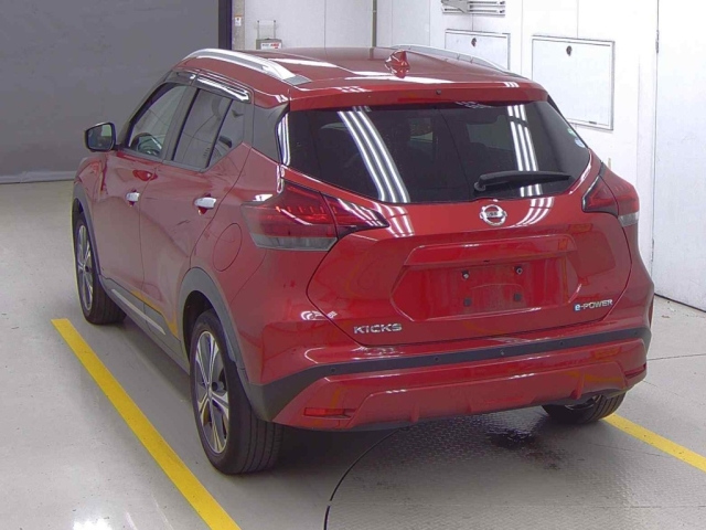 NISSAN KIX 2020