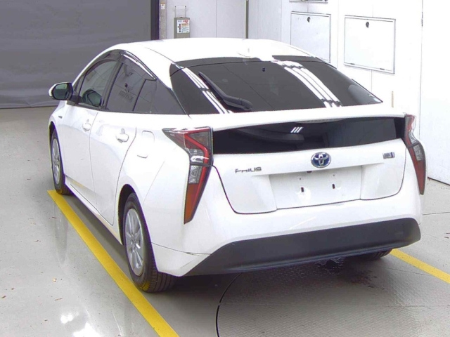 TOYOTA PRIUS 2018