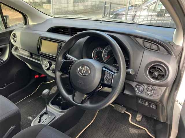 TOYOTA VITZ 2016
