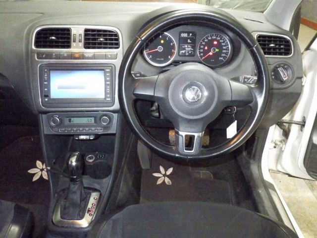 VOLKSWAGEN POLO 2010