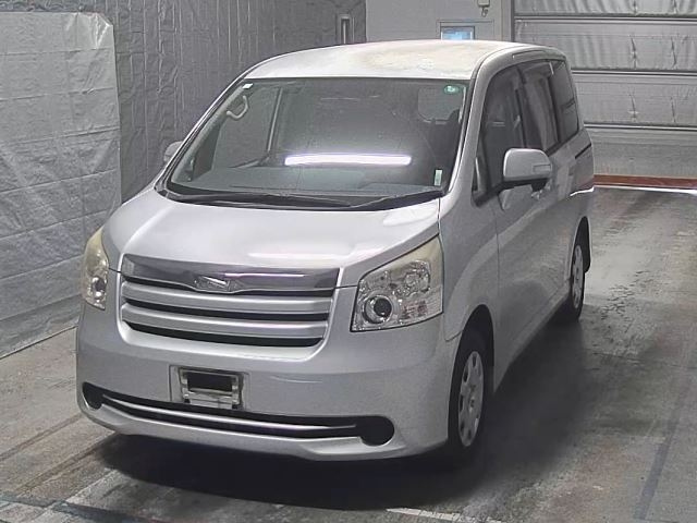 TOYOTA NOAH 2008