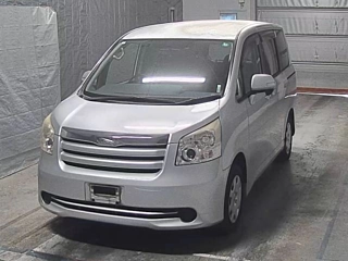 TOYOTA NOAH 2008