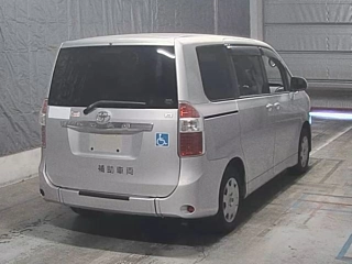 TOYOTA NOAH 2008