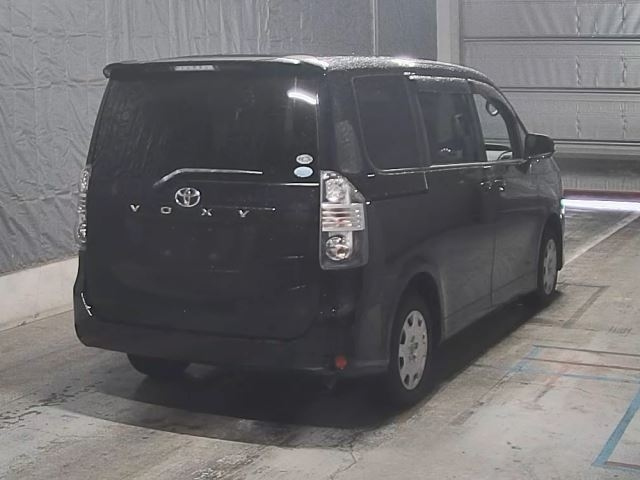 TOYOTA VOXY 2009