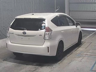 TOYOTA PRIUS ALPHA 2015