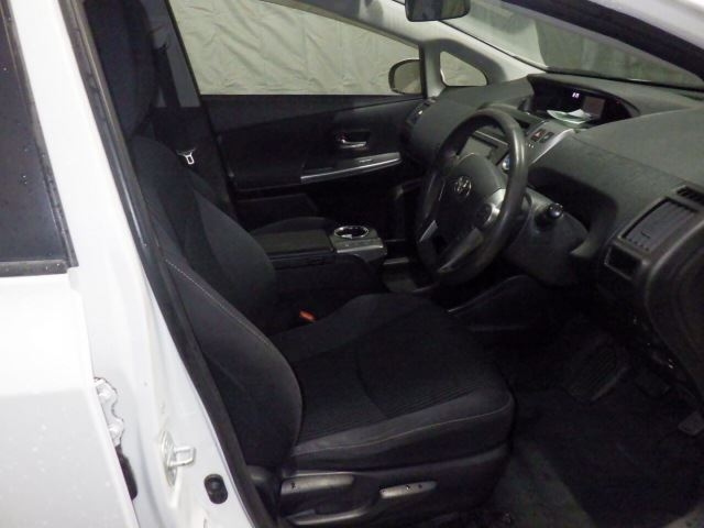 TOYOTA PRIUS ALPHA 2015