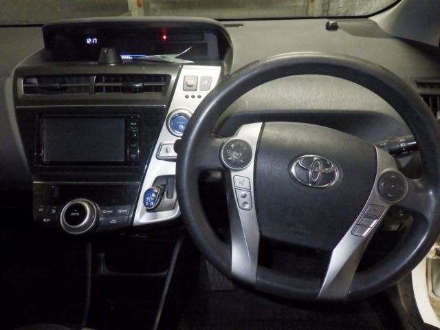 TOYOTA PRIUS ALPHA 2015
