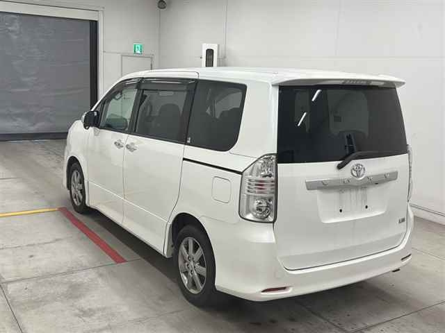 TOYOTA VOXY 2008