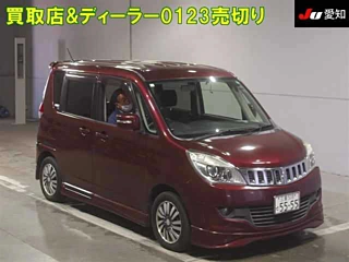 MITSUBISHI DELICA D2 2011