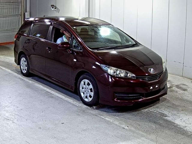TOYOTA WISH 2010