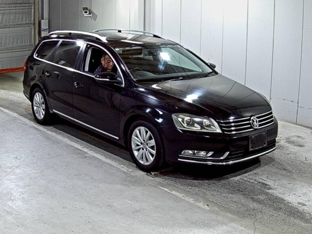 VOLKSWAGEN PASSAT VARIANT 2011
