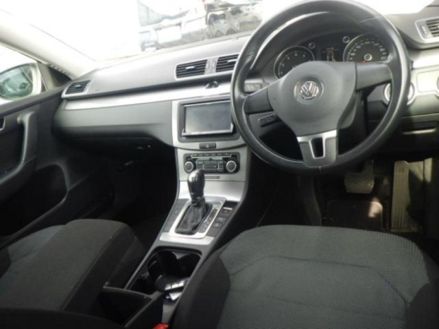 VOLKSWAGEN PASSAT VARIANT 2011