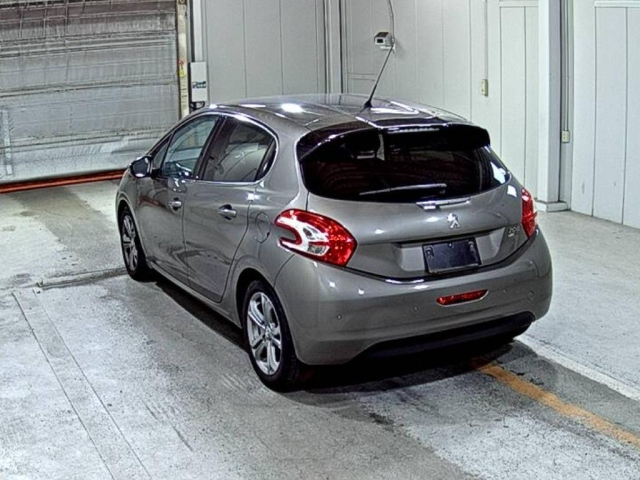 PEUGEOT 208 2014
