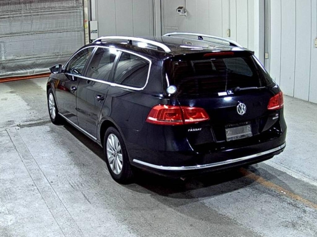 VOLKSWAGEN PASSAT VARIANT 2011