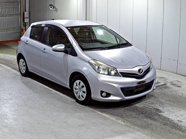 TOYOTA VITZ 2012