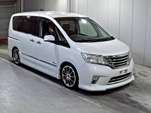 NISSAN SERENA 2013