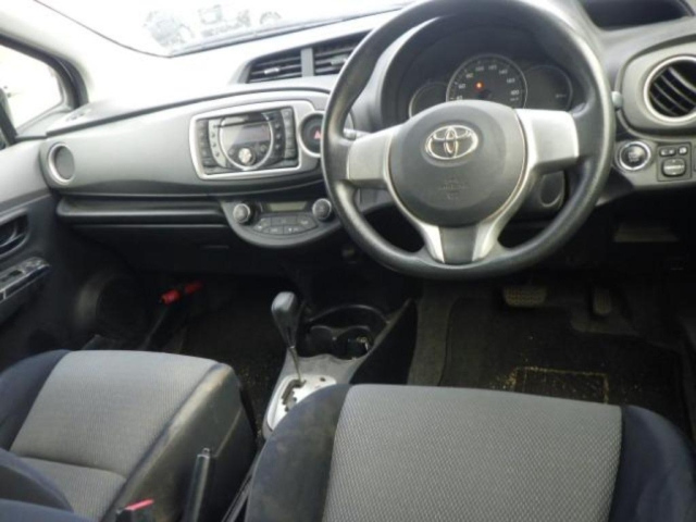 TOYOTA VITZ 2012