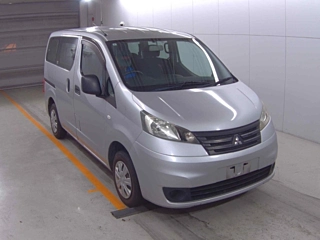 MITSUBISHI DELICA 2015