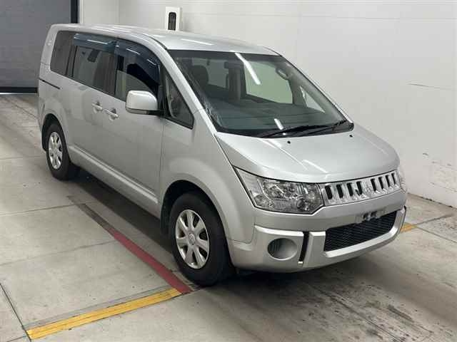 MITSUBISHI DELICA D5