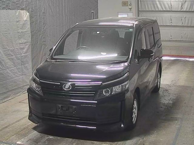 TOYOTA VOXY 2014