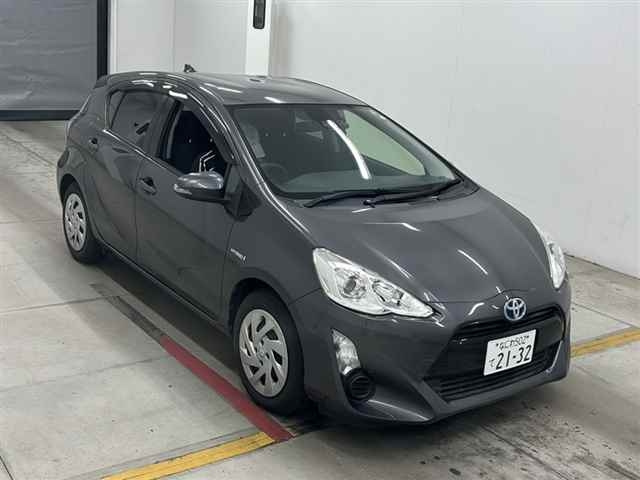TOYOTA AQUA 2017