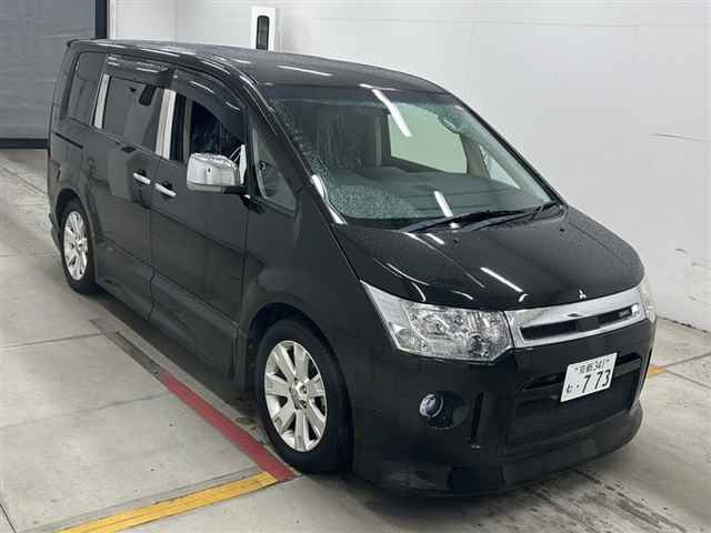 MITSUBISHI DELICA D5 2015